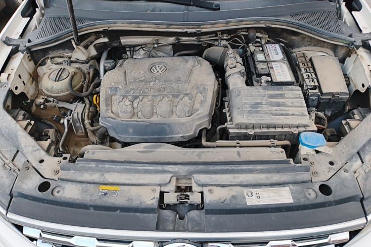 Used Volkswagen Tiguan L 2019 330TSI Automatic Two-Wheel Drive R-Line Flagship Model China VI Standard Engine Bay