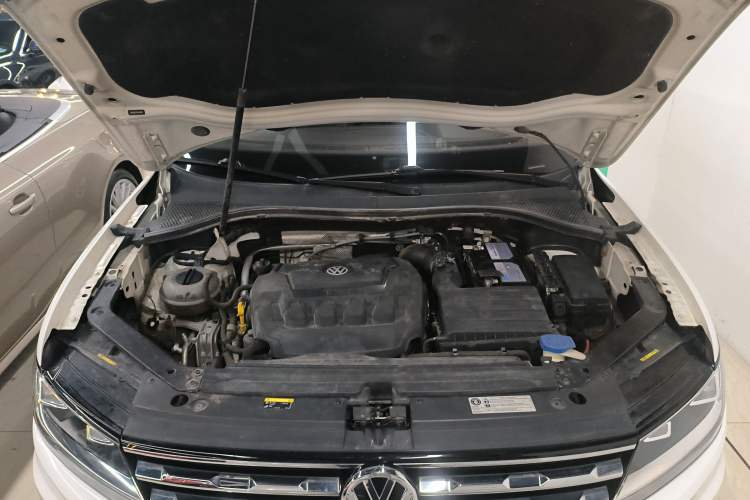 Used Volkswagen Tiguan L 2019 330TSI Automatic Two-Wheel Drive Luxury Edition China V Standard Engine Bay