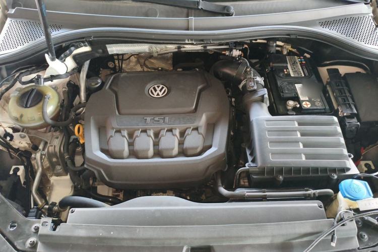 Used Volkswagen Tiguan L 2019 330TSI Automatic Two-Wheel Drive Smart Luxury Version China VI Standard Engine Bay