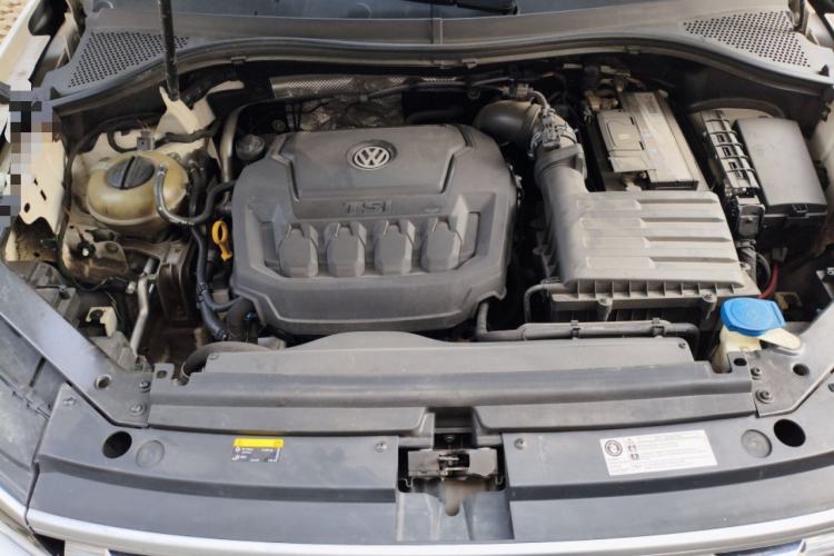 Used Volkswagen Tiguan L 2019 330TSI Automatic Two-Wheel Drive R-Line Flagship Model China VI Standard Engine Bay