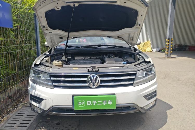 Used Volkswagen Tiguan L 2019 Updated Version 330TSI Automatic Two-Wheel Drive Panoramic Comfort Edition China VI Standard Engine Bay