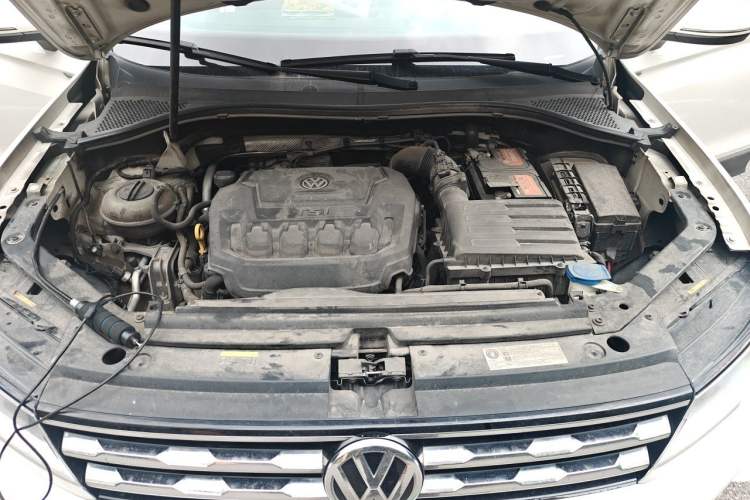 Used Volkswagen Tiguan L 2019 330TSI Automatic Two-Wheel Drive Smart Luxury Version China VI Standard Engine Bay