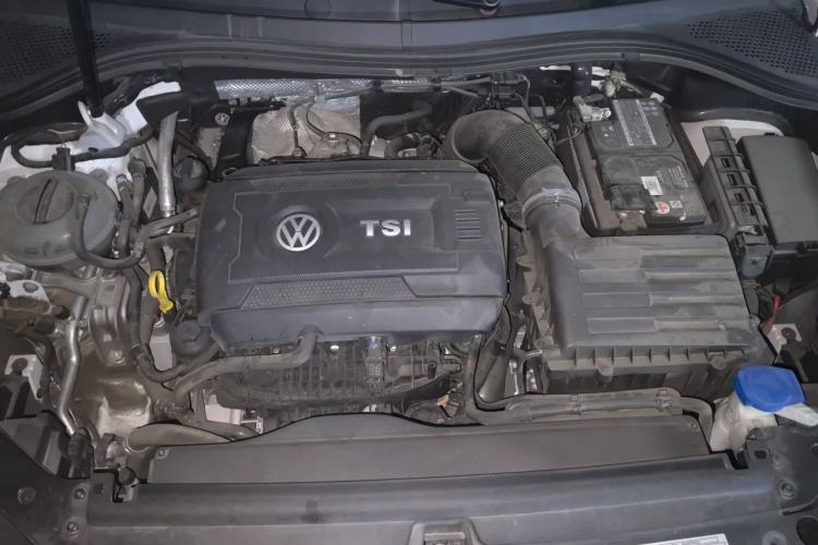 Used Volkswagen Tiguan L 2019 380TSI Automatic All-Wheel Drive Luxury Edition China VI Standard Engine Bay