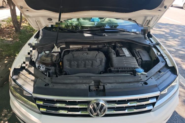 Used Volkswagen Tiguan L 2019 Updated Version 330TSI Automatic Two-Wheel Drive Panoramic Comfort Edition China VI Standard Engine Bay