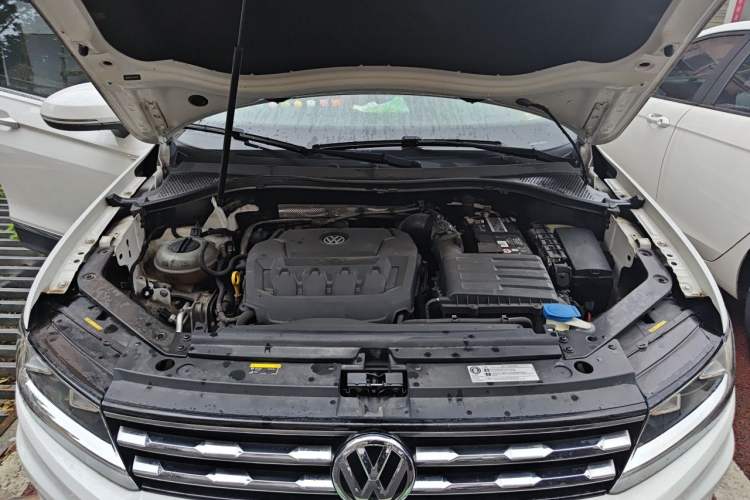 Used Volkswagen Tiguan L 2019 Revised Version 330TSI Automatic Two-Wheel Drive Panoramic Comfort Edition China V Standard Engine Bay