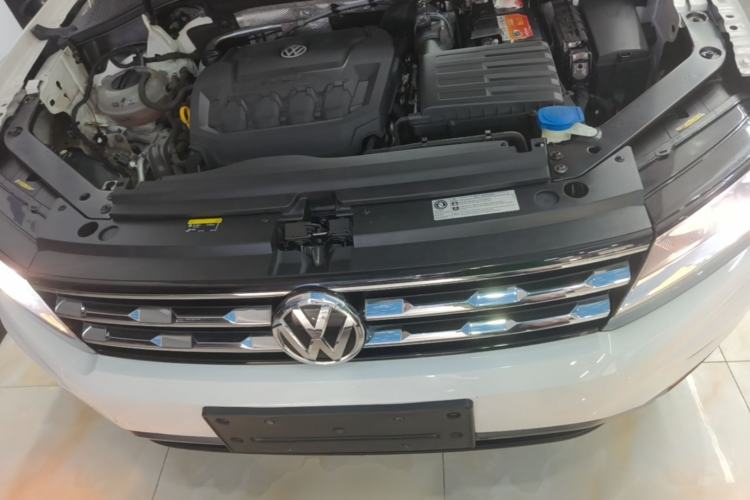 Used Volkswagen Tiguan L 2019 330TSI Automatic Two-Wheel Drive Luxury Edition China VI Standard Engine Bay