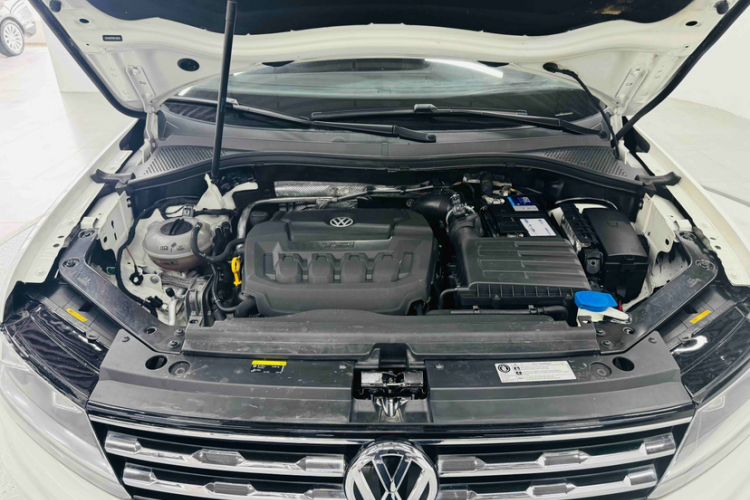 Used Volkswagen Tiguan L 2019 Updated Version 330TSI Automatic Two-Wheel Drive Panoramic Comfort Edition China VI Standard Engine Bay