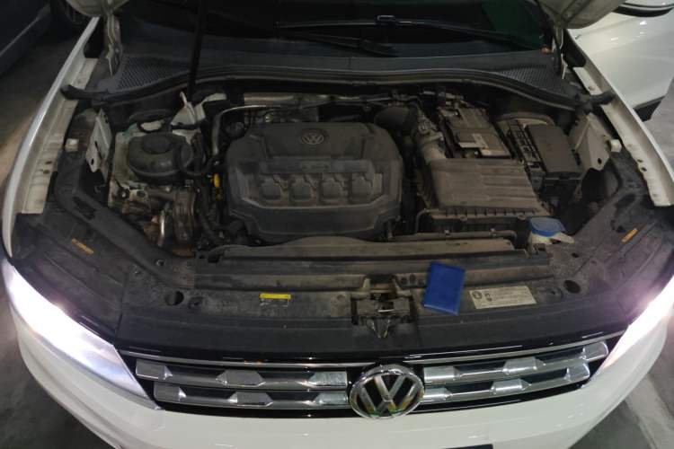 Used Volkswagen Tiguan L 2019 Updated Version 330TSI Automatic Two-Wheel Drive Panoramic Comfort Edition China VI Standard Engine Bay