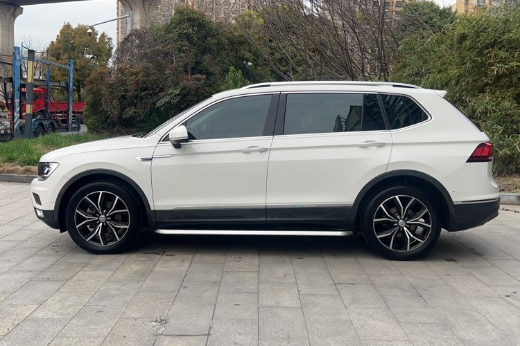 Used Volkswagen Tiguan L 2019 330TSI Automatic Two-Wheel Drive Smart Luxury Version China V Emission Standard Exterior 1