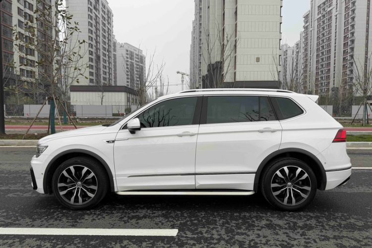 Used Volkswagen Tiguan L 2019 330TSI Automatic Two-Wheel Drive R-Line Flagship Edition China V Standard Exterior 2
