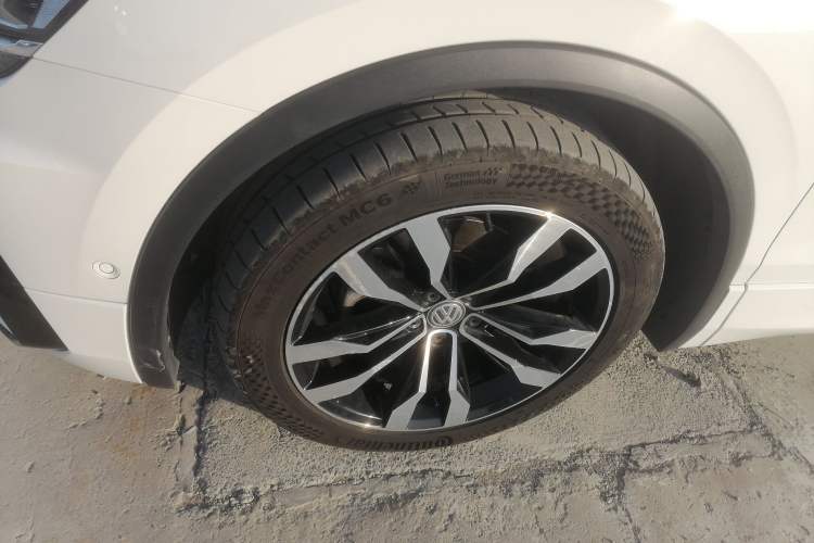 Used Volkswagen Tiguan L 2019 Restyled 330TSI Automatic Two-Wheel Drive R-Line Flagship Version China VI Standard Exterior 2