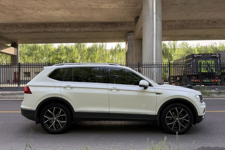 Used Volkswagen Tiguan L 2019 Revised 330TSI Automatic Two-Wheel Drive Smart & Luxury Edition China VI Standard Exterior 3