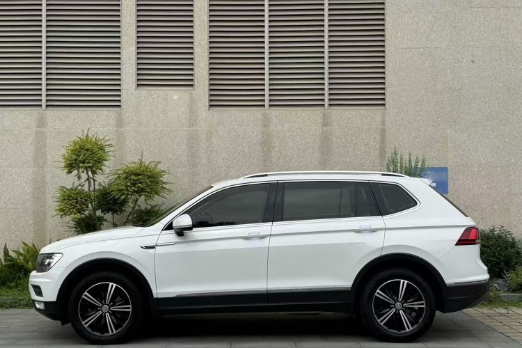 Used Volkswagen Tiguan L 2019 Updated Version 330TSI Automatic Two-Wheel Drive Panoramic Comfort Edition China VI Standard Exterior 3