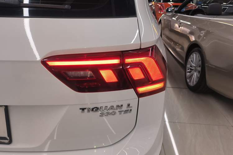 Used Volkswagen Tiguan L 2019 330TSI Automatic Two-Wheel Drive Luxury Edition China V Standard Exterior 3