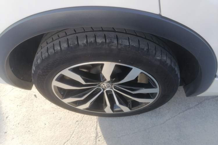 Used Volkswagen Tiguan L 2019 Restyled 330TSI Automatic Two-Wheel Drive R-Line Flagship Version China VI Standard Exterior 3