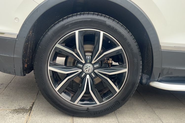 Used Volkswagen Tiguan L 2019 330TSI Automatic Two-Wheel Drive Smart Luxury Version China V Emission Standard Exterior 3