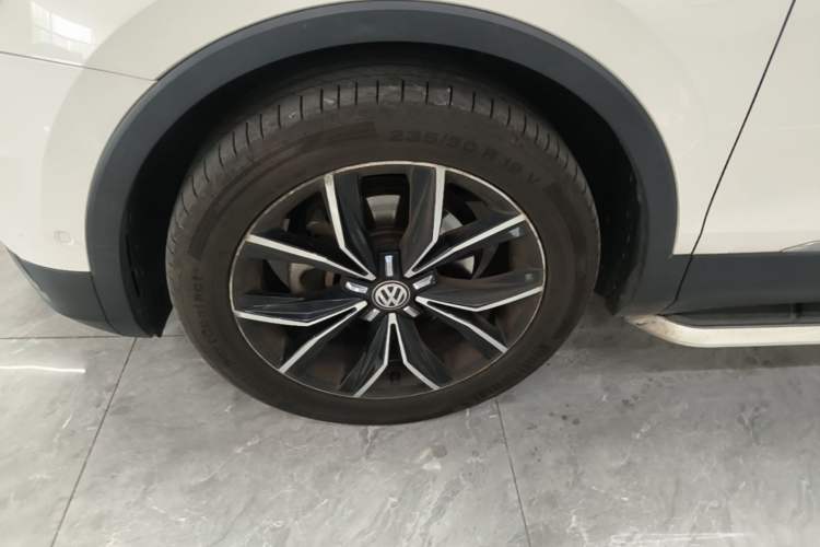 Used Volkswagen Tiguan L 2019 330TSI Automatic Two-Wheel Drive Smart Luxury Version China V Emission Standard Exterior 4