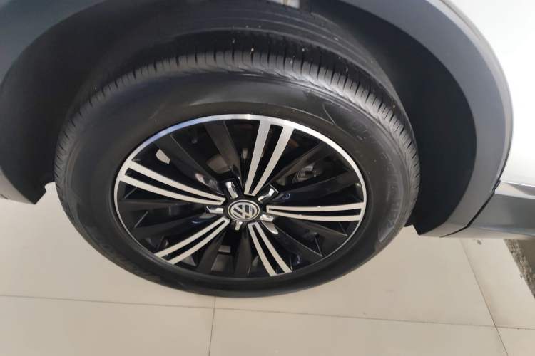 Used Volkswagen Tiguan L 2019 Updated Version 330TSI Automatic Two-Wheel Drive Panoramic Comfort Edition China VI Standard Exterior 4