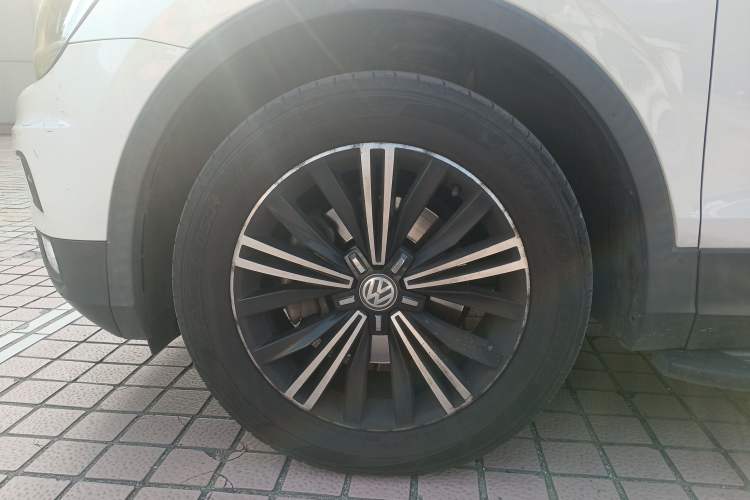 Used Volkswagen Tiguan L 2019 Updated Version 330TSI Automatic Two-Wheel Drive Panoramic Comfort Edition China VI Standard Exterior 4