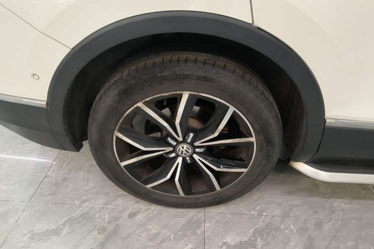 Used Volkswagen Tiguan L 2019 330TSI Automatic Two-Wheel Drive Smart Luxury Version China V Emission Standard Exterior 5