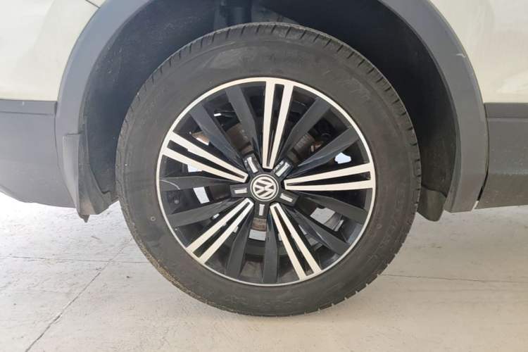 Used Volkswagen Tiguan L 2019 330TSI Automatic Two-Wheel Drive Luxury Edition China V Standard Exterior 5
