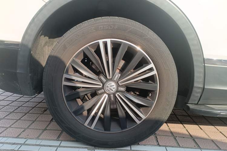 Used Volkswagen Tiguan L 2019 Updated Version 330TSI Automatic Two-Wheel Drive Panoramic Comfort Edition China VI Standard Exterior 5