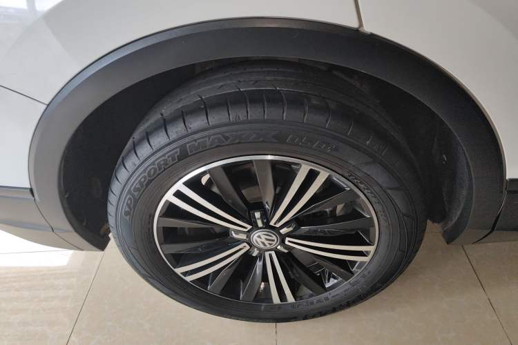 Used Volkswagen Tiguan L 2019 330TSI Automatic Two-Wheel Drive Luxury Edition China VI Standard Exterior 5