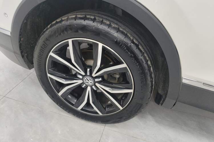 Used Volkswagen Tiguan L 2019 Revised 330TSI Automatic Two-Wheel Drive Smart & Luxury Edition China VI Standard Exterior 5