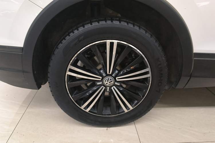 Used Volkswagen Tiguan L 2019 330TSI Automatic Two-Wheel Drive Luxury Edition China V Standard Exterior 5