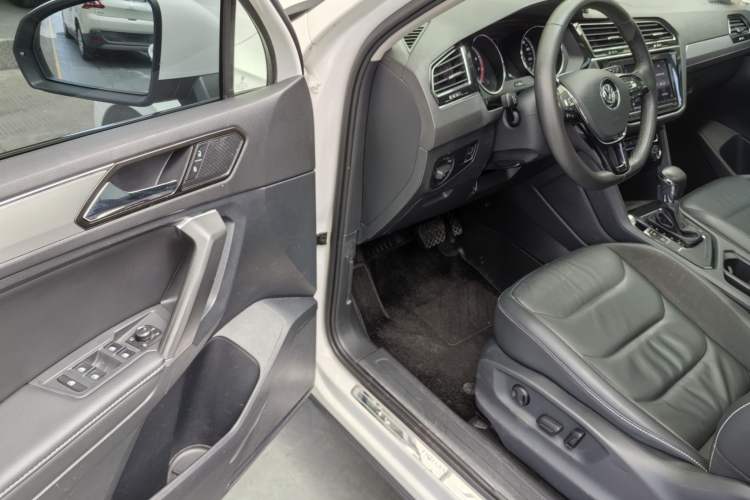 Used Volkswagen Tiguan L 2019 330TSI Automatic Two-Wheel Drive Panoramic Comfort Edition China V Standard Exterior 8