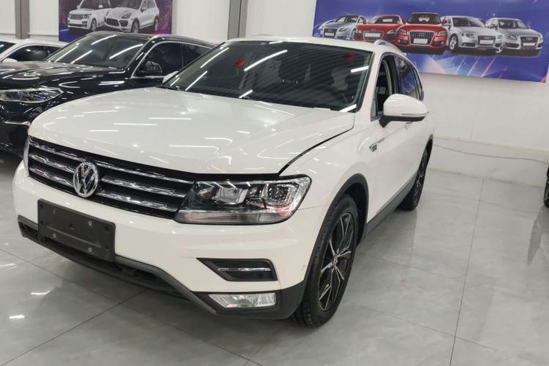 Used Volkswagen Tiguan L 2019 Revised 330TSI Automatic Two-Wheel Drive Smart & Luxury Edition China VI Standard Front Left 45 Deg