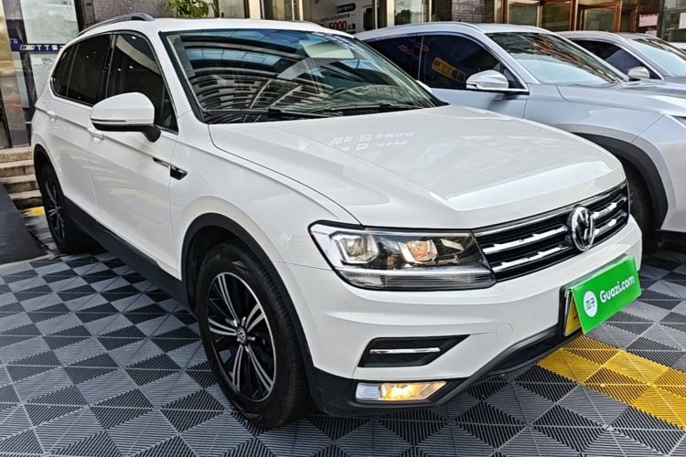 Used Volkswagen Tiguan L 2019 Updated Version 330TSI Automatic Two-Wheel Drive Panoramic Comfort Edition China VI Standard Front Right 45 Deg