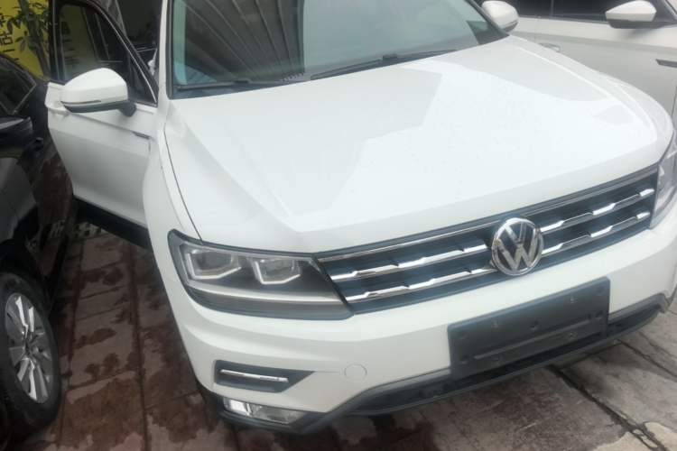 Used Volkswagen Tiguan L 2019 Updated Version 330TSI Automatic Two-Wheel Drive Panoramic Comfort Edition China VI Standard Front Right 45 Deg