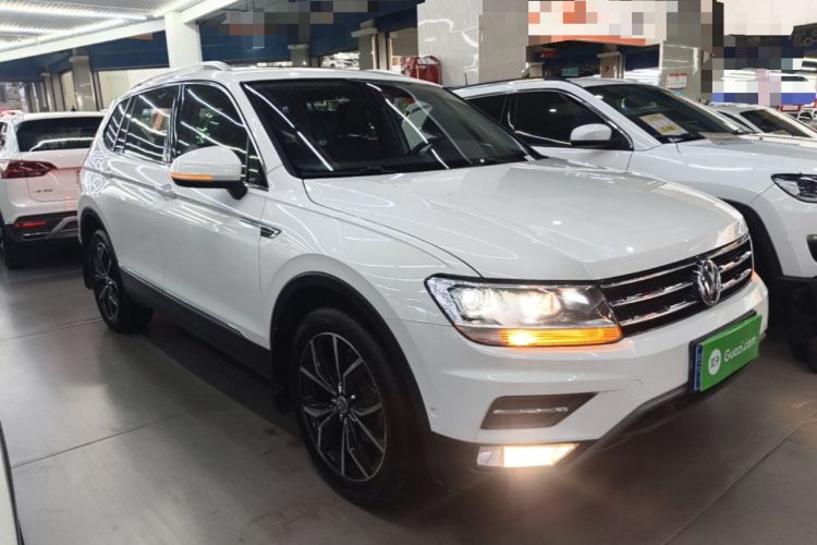 Used Volkswagen Tiguan L 2019 Revised 330TSI Automatic Two-Wheel Drive Smart & Luxury Edition China VI Standard Front Right 45 Deg