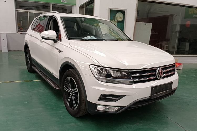 Used Volkswagen Tiguan L 2019 Updated Version 330TSI Automatic Two-Wheel Drive Panoramic Comfort Edition China VI Standard Front Right 45 Deg