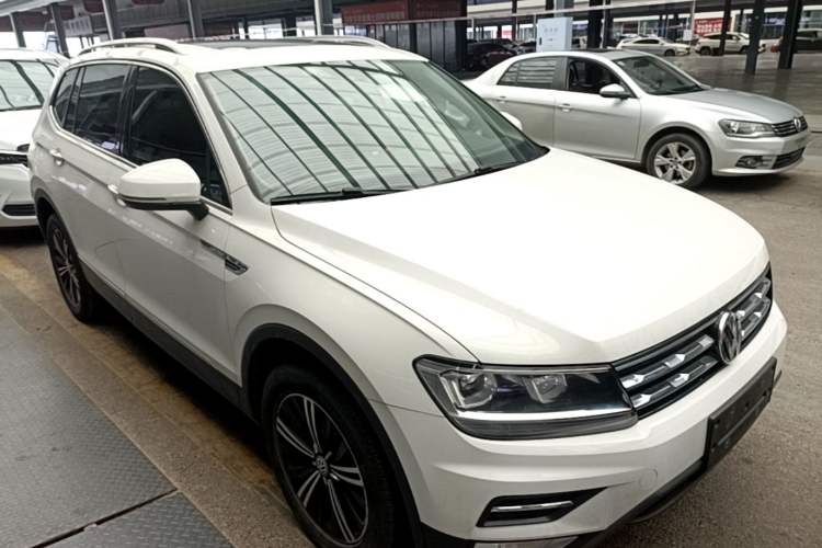 Used Volkswagen Tiguan L 2019 Updated Version 330TSI Automatic Two-Wheel Drive Panoramic Comfort Edition China VI Standard Front Right 45 Deg