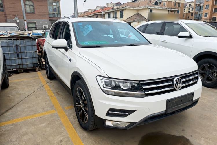 Used Volkswagen Tiguan L 2019 330TSI Automatic Two-Wheel Drive Panoramic Comfort Edition China VI Standard Front Right 45 Deg