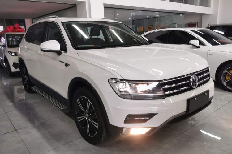 Used Volkswagen Tiguan L 2019 Updated Version 330TSI Automatic Two-Wheel Drive Panoramic Comfort Edition China VI Standard Front Right 45 Deg