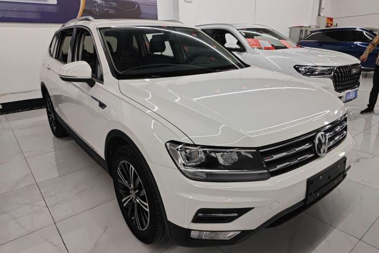 Used Volkswagen Tiguan L 2019 Updated Version 330TSI Automatic Two-Wheel Drive Panoramic Comfort Edition China VI Standard Front Right 45 Deg