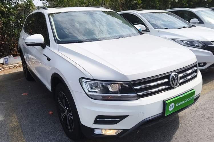 Used Volkswagen Tiguan L 2019 Updated Version 330TSI Automatic Two-Wheel Drive Panoramic Comfort Edition China VI Standard Front Right 45 Deg
