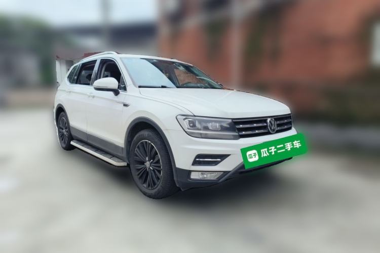 Used Volkswagen Tiguan L 2019 Updated Version 330TSI Automatic Two-Wheel Drive Panoramic Comfort Edition China VI Standard Front Right 45 Deg