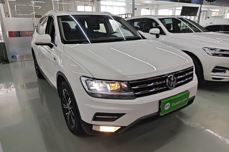 Used Volkswagen Tiguan L 2019 Updated Version 330TSI Automatic Two-Wheel Drive Panoramic Comfort Edition China VI Standard Front Right 45 Deg