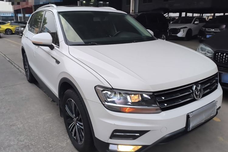 Used Volkswagen Tiguan L 2019 Updated Version 330TSI Automatic Two-Wheel Drive Panoramic Comfort Edition China VI Standard Front Right 45 Deg