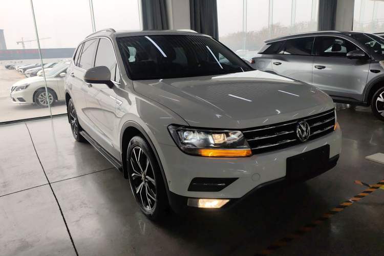 Used Volkswagen Tiguan L 2019 Revised 330TSI Automatic Two-Wheel Drive Smart & Luxury Edition China VI Standard Front Right 45 Deg