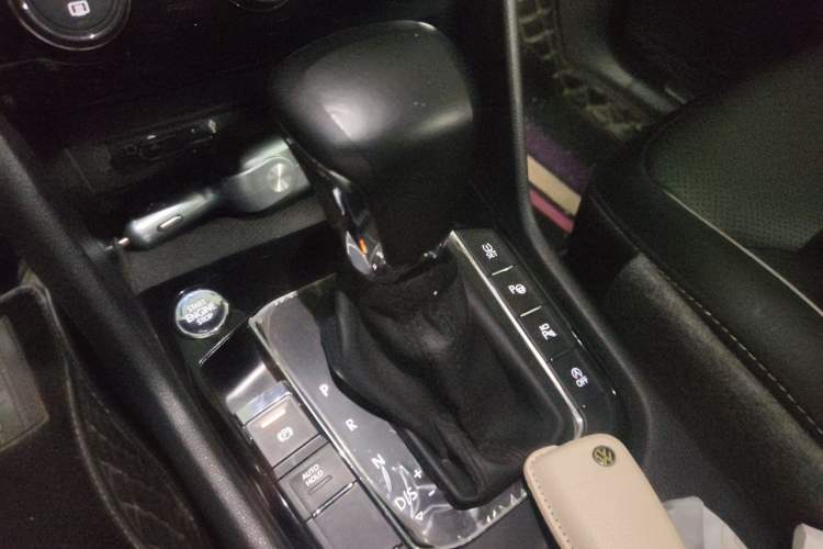 Used Volkswagen Tiguan L 2019 Restyled 330TSI Automatic Two-Wheel Drive R-Line Flagship Version China VI Standard Gear Lever