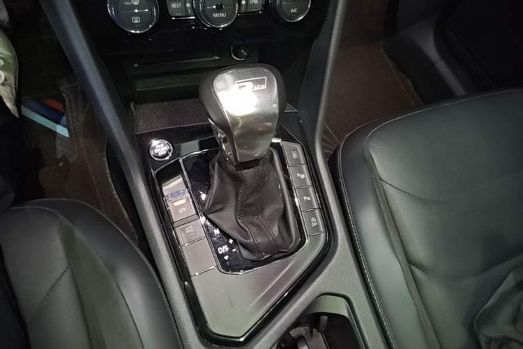 Used Volkswagen Tiguan L 2019 330TSI Automatic Two-Wheel Drive Smart Luxury Version China VI Standard Gear Lever
