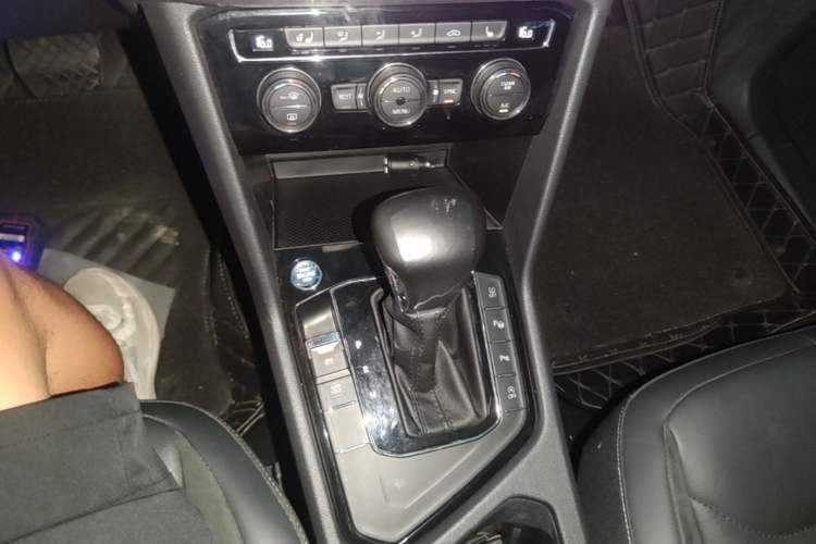 Used Volkswagen Tiguan L 2019 330TSI Automatic Two-Wheel Drive Smart Luxury Version China VI Standard Gear Lever