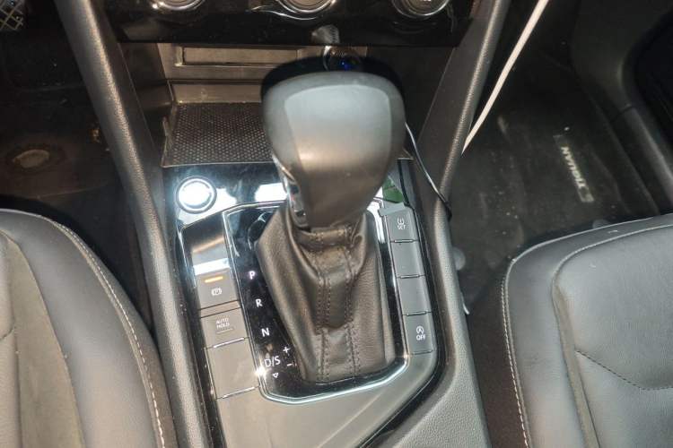 Used Volkswagen Tiguan L 2019 330TSI Automatic Two-Wheel Drive Panoramic Comfort Edition China VI Standard Gear Lever