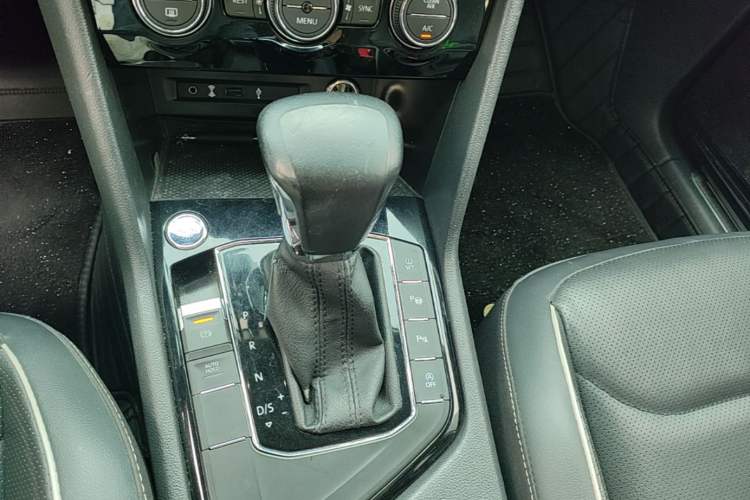 Used Volkswagen Tiguan L 2019 330TSI Automatic Two-Wheel Drive R-Line Flagship Model China VI Standard Gear Lever
