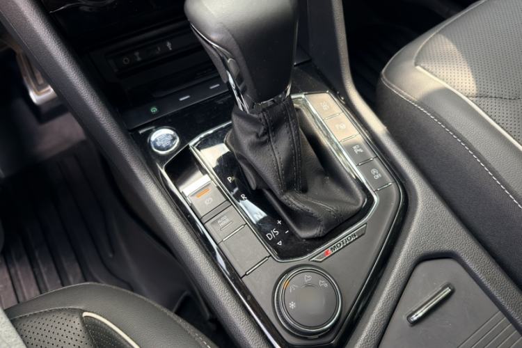 Used Volkswagen Tiguan L 2019 380TSI Automatic All-Wheel Drive R-Line Flagship 7-Seater China VI Standard Gear Lever